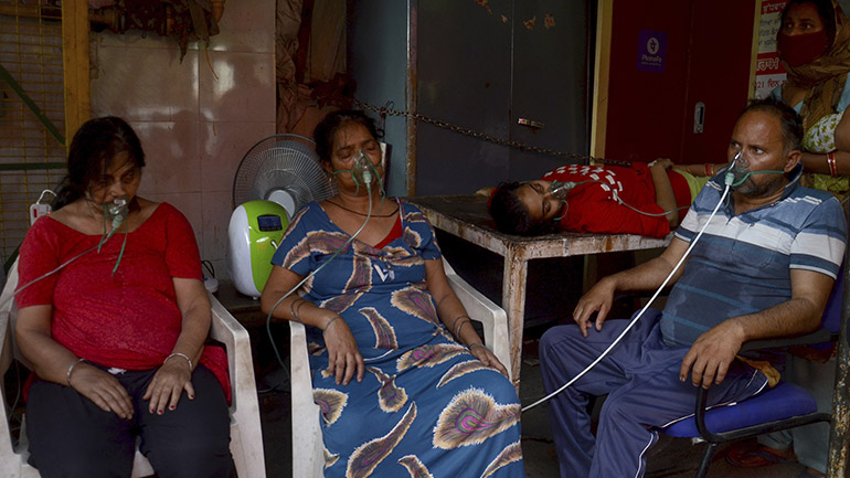 Η Βρετανία θα στείλει 1.000 επιπλέον αναπνευστήρες στην Ινδία